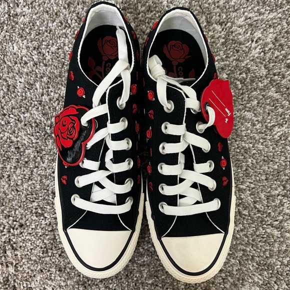 Converse Chuck Taylor All Star
Size: 7.5 - Picture 2 of 4